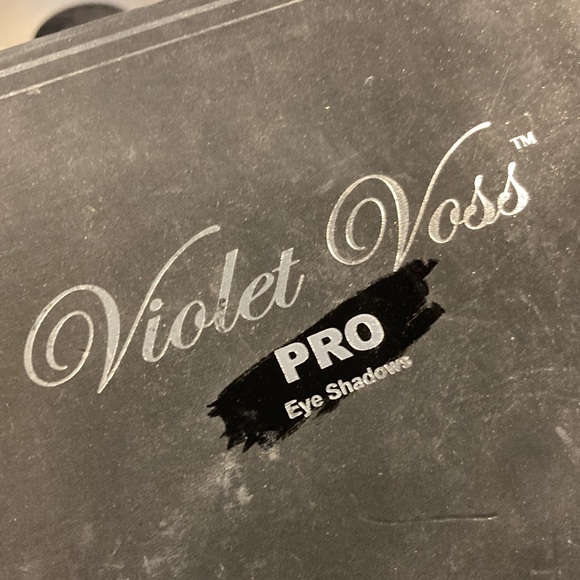 Violet Voss eyeshadow palette “holy grail” - Picture 2 of 3